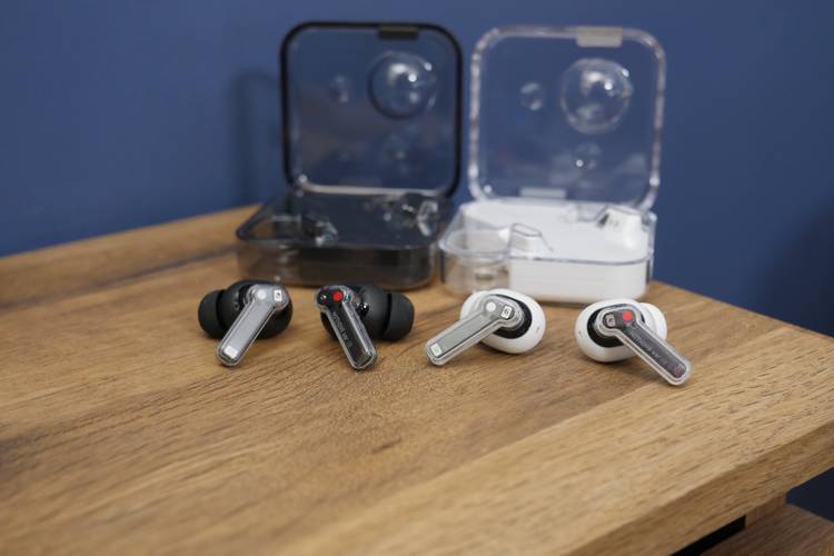 Nothing Ear 1 Black Edition in pictures