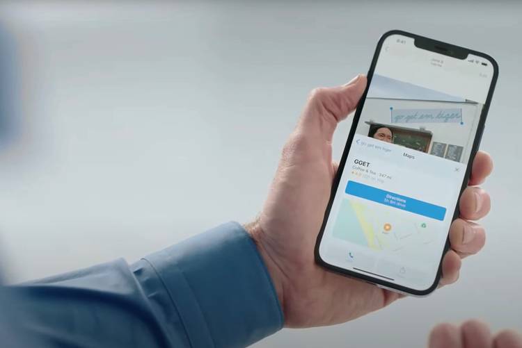 What is Apple Live Text and how does it work on photos?