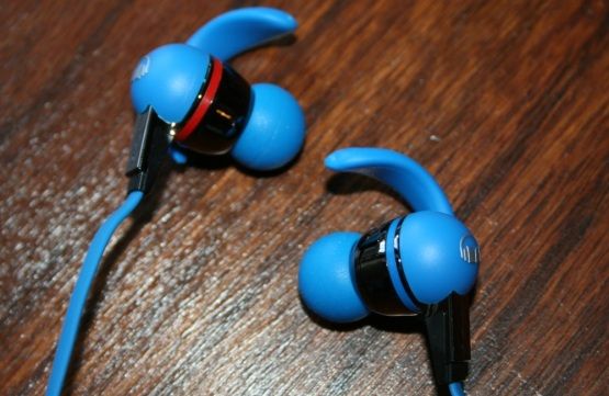 monster isport in ear headphones pictures and hands on image 2