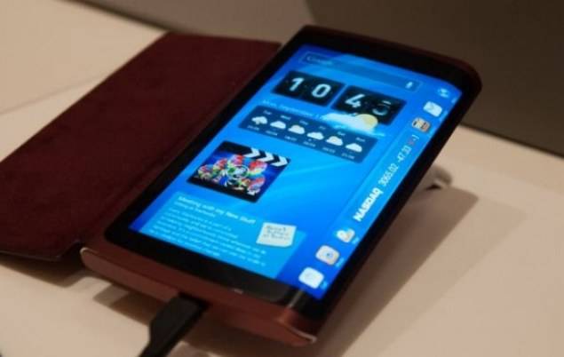 Samsung flexible OLED prototype phone shown off at CES
