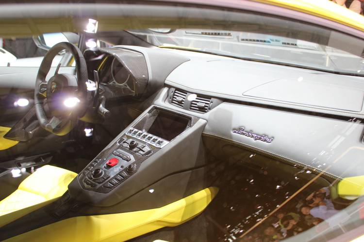 Lamborghini Aventador LP720-4 50° pictures and eyes-on