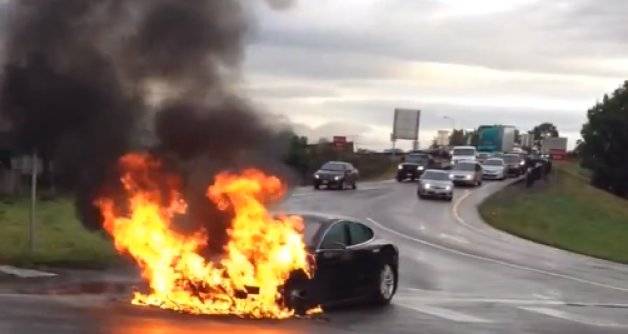 Tesla Model S catches fire, thanks to punctured battery