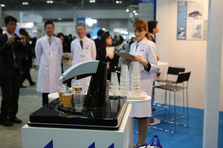 asahi s robot barman pours six perfect beers every time image 2