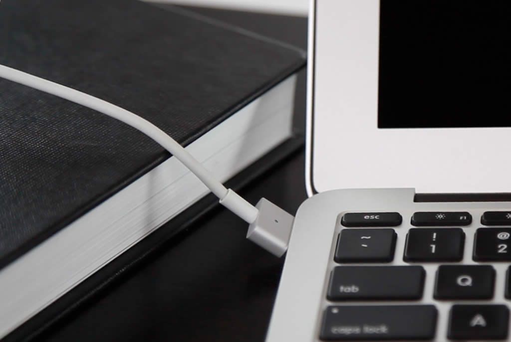 simple tool makes the macbook s magsafe a little less finicky image 2
