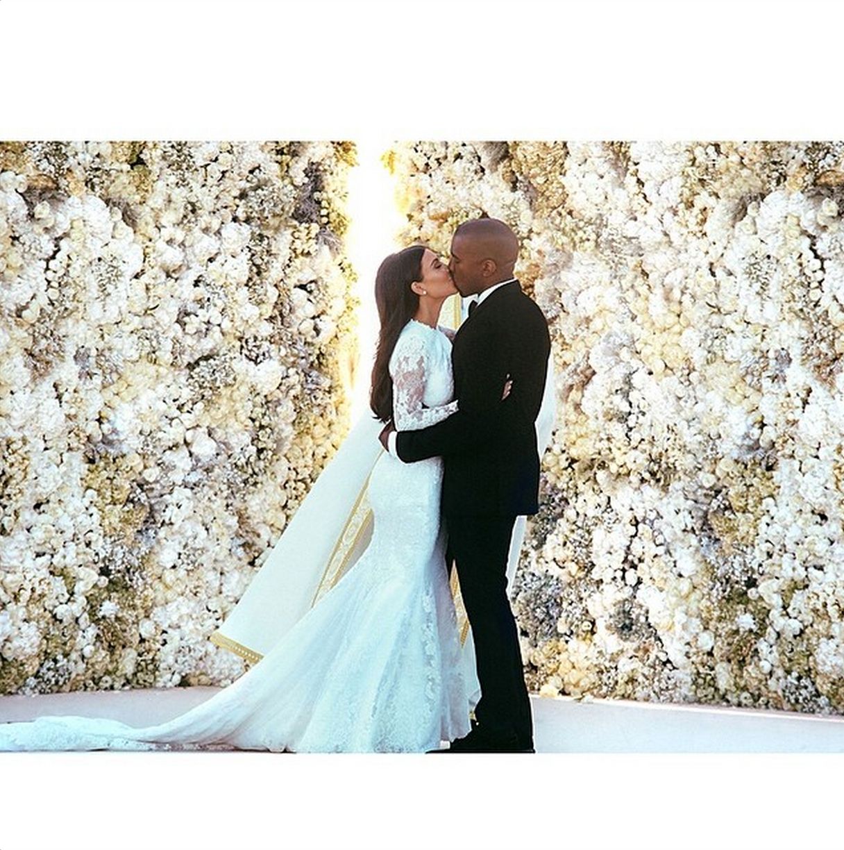 instagram looks back at 2014 you ll never guess which kiss got a whopping 2 4 million likes image 4