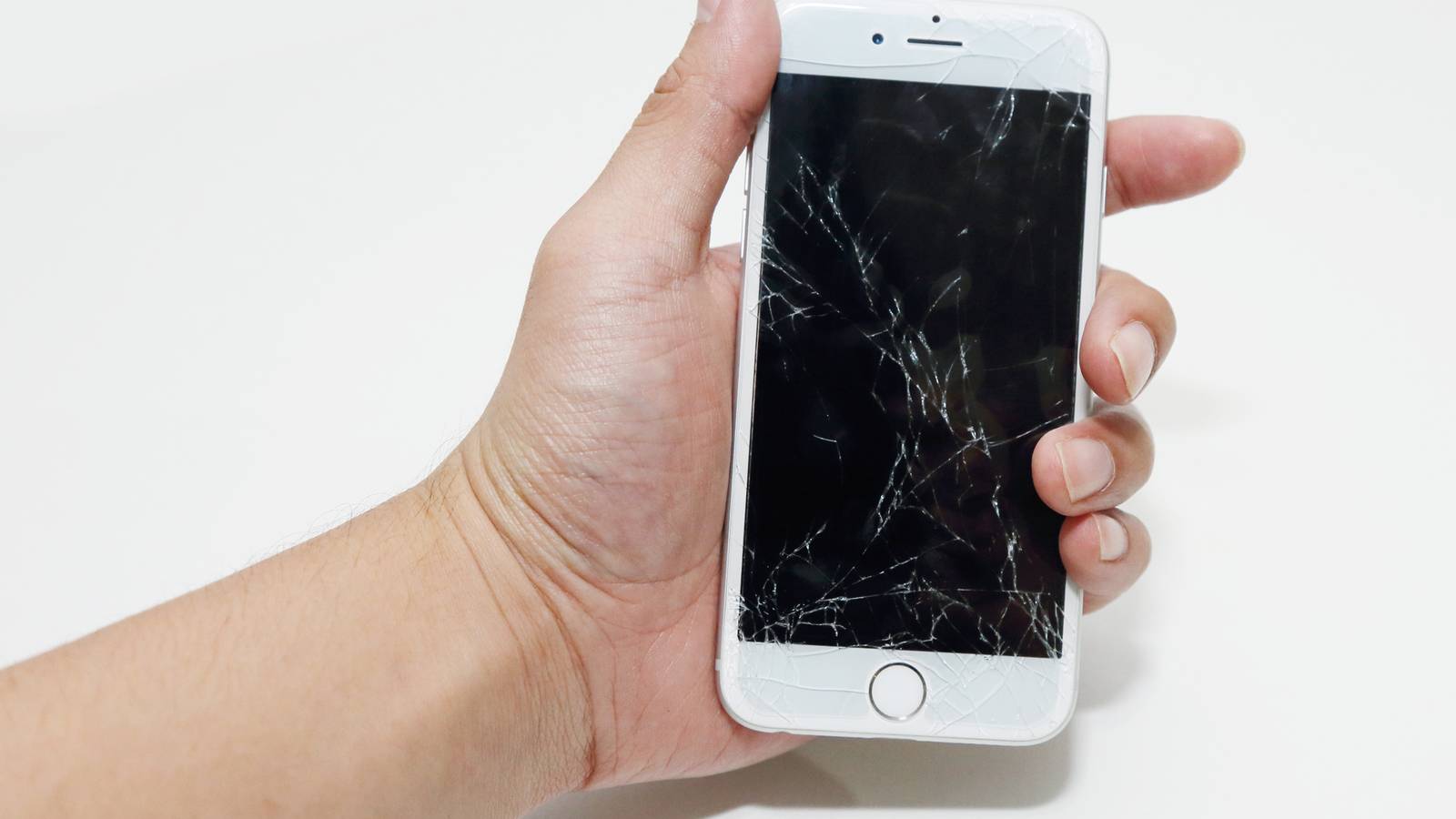 To insure or not to insure? The daftest ways of busting your smartphone