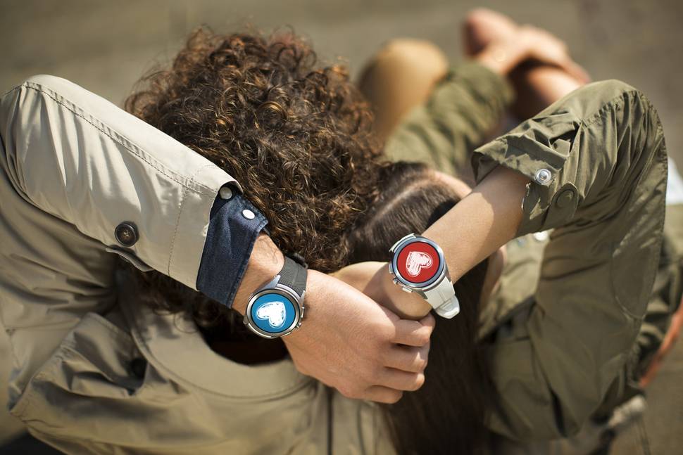 Here's what the new Android Wear wrist gestures can do