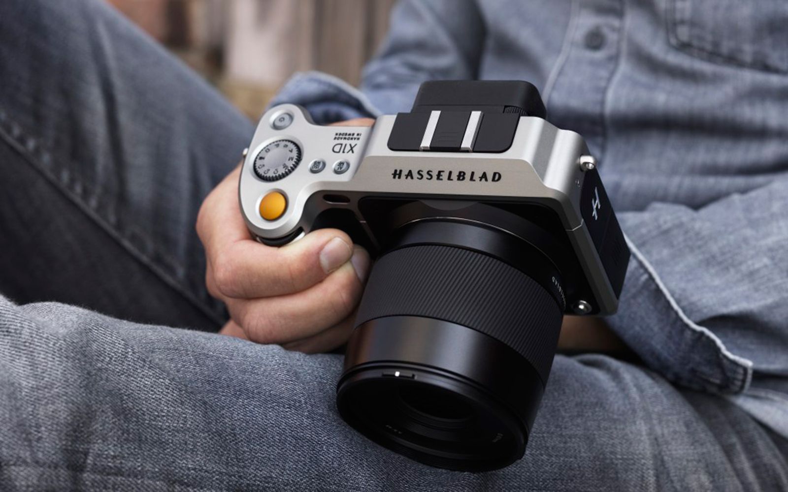 Hasselblad X1D-50c is the world's first medium format mirrorless