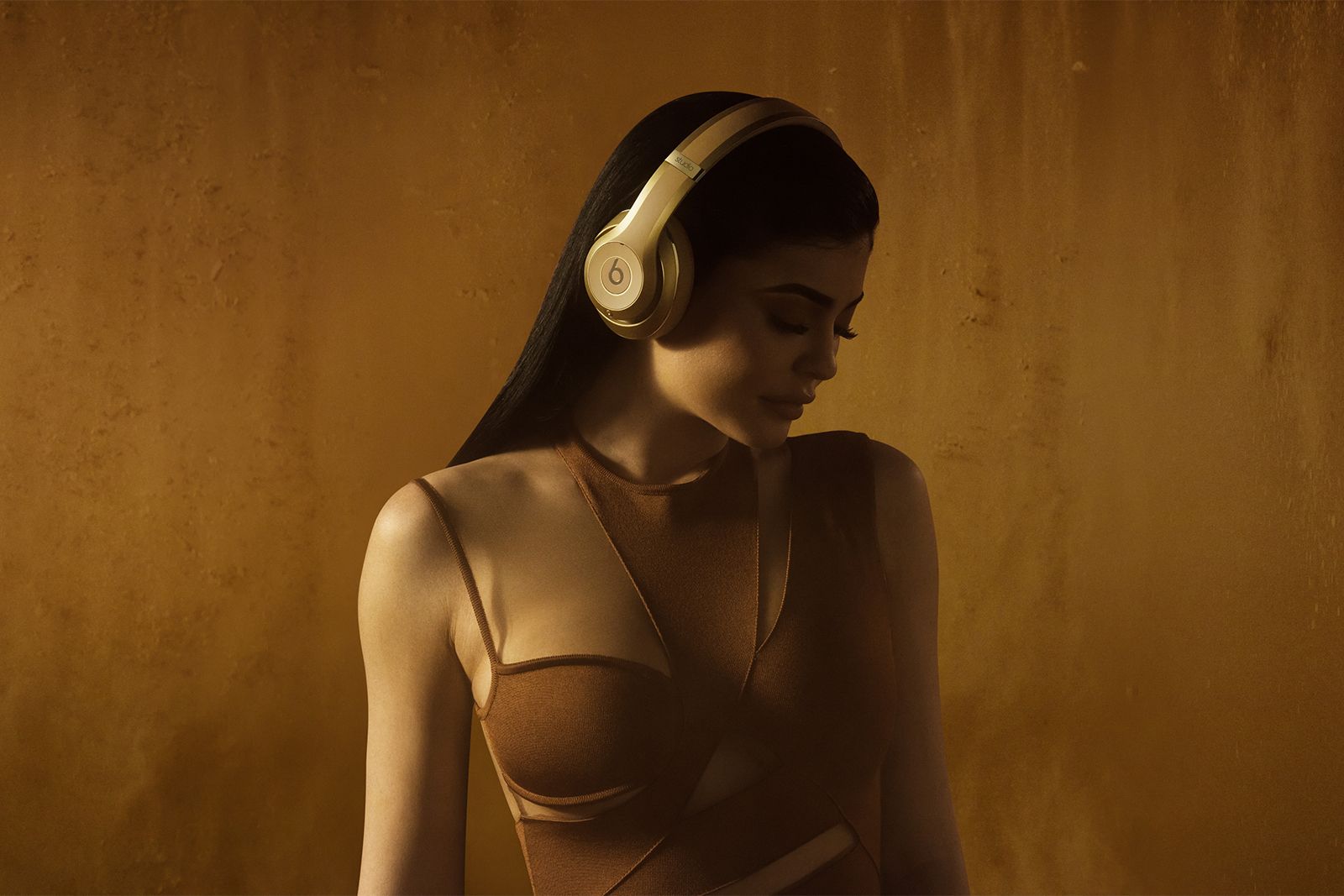 141663-headphones-news-beats-