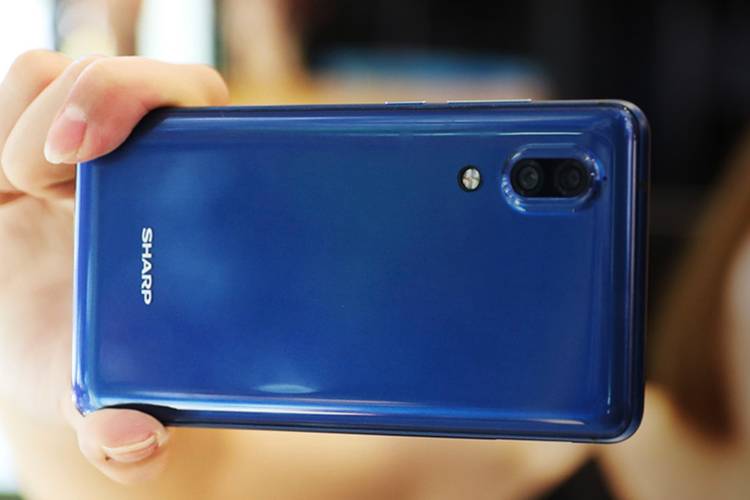 Sharp's new smartphone tries to copy Essential Phone and iPhone 8