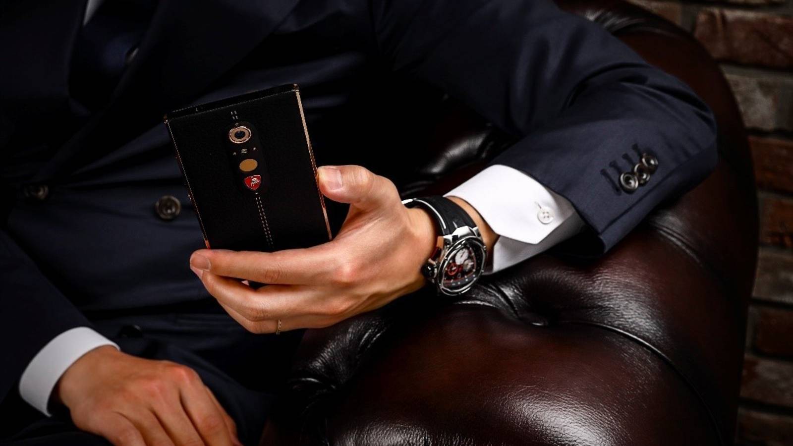 This is Lamborghini's latest luxury Android phone that you can't afford