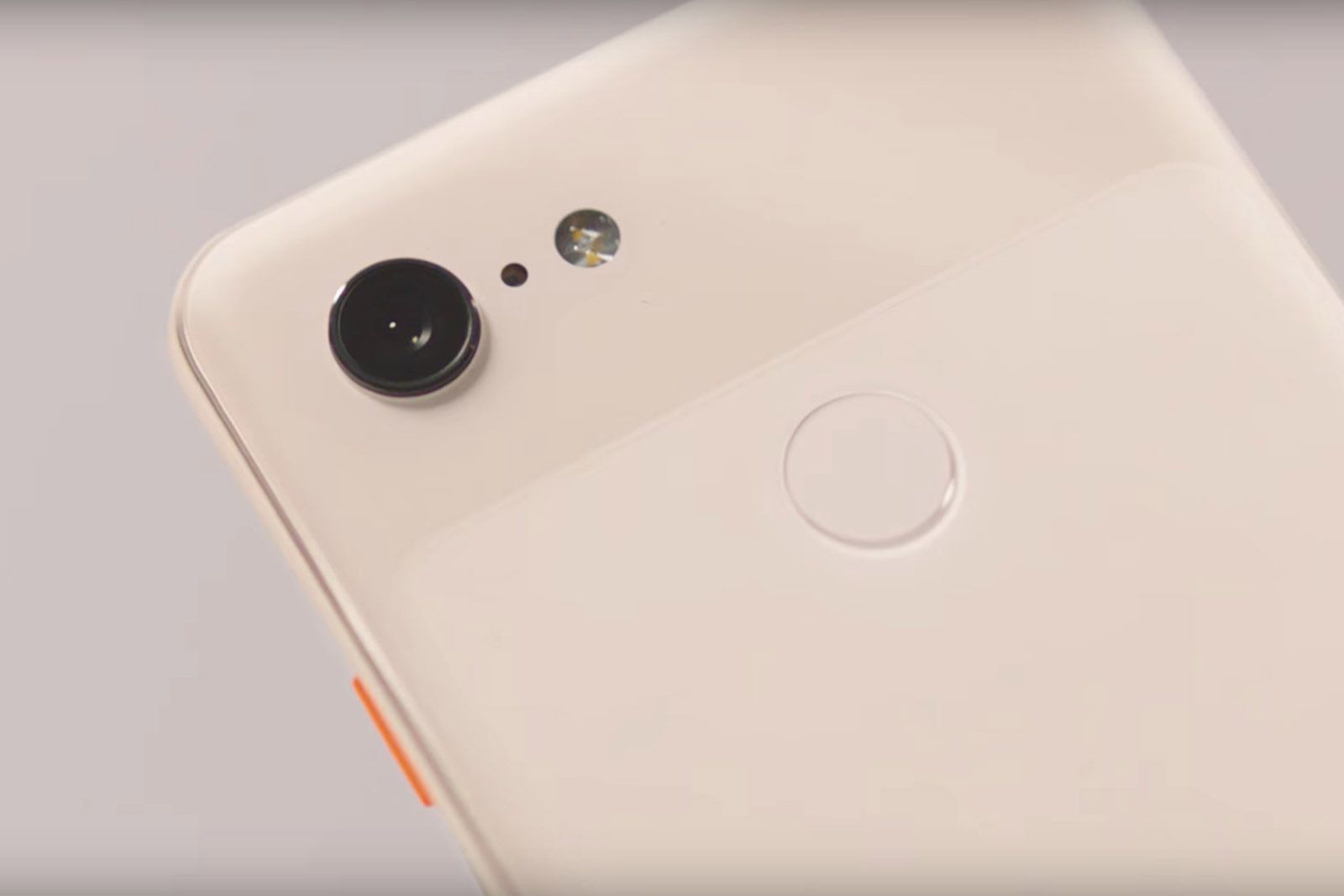 Google Pixel 3 and 3 XL official in clearly white, just black and