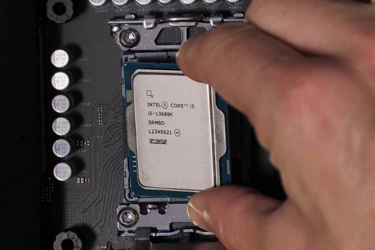 How to build a mid-range gaming PC