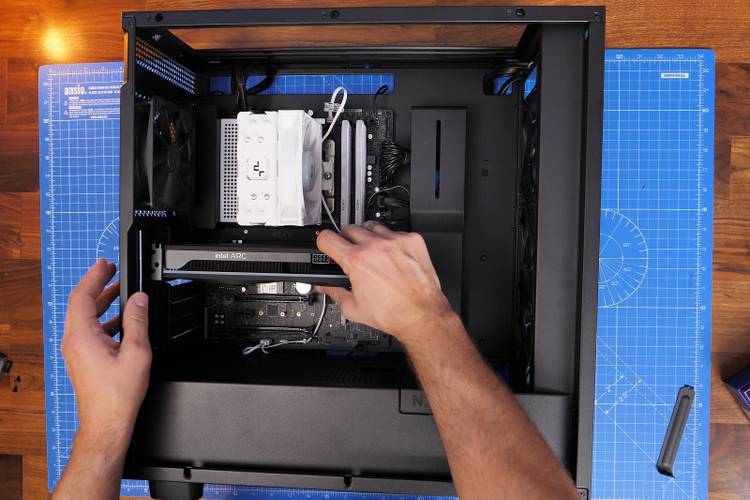 How to build a mid-range gaming PC