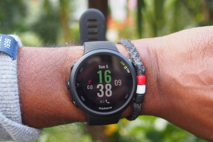 Garmin Forerunner 45 Vs 45s Size Garmin Forerunner 45 Review: A - Main Image