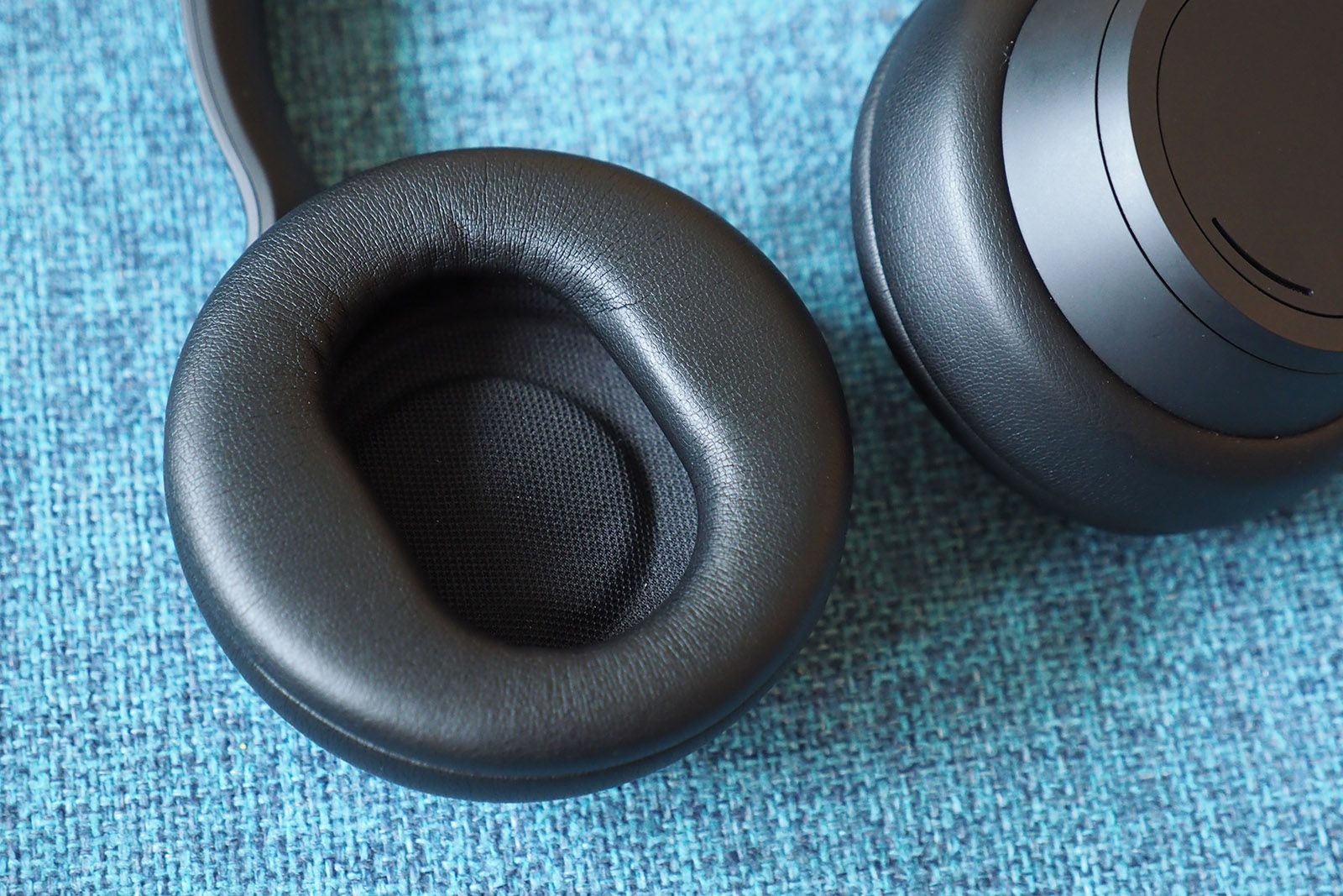 Microsoft Surface Headphones 2 review: Back In Black