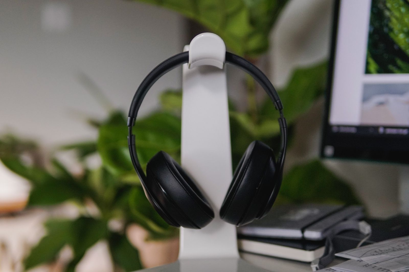 Best gaming headset stands: Give your listening device a display of affection photo 1