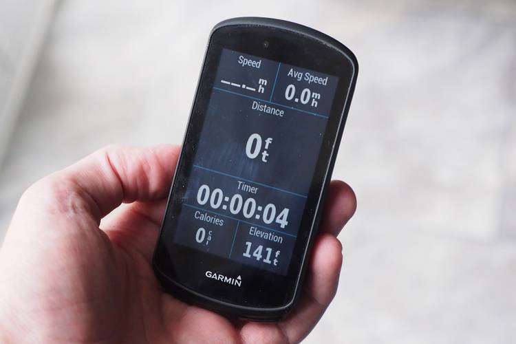 Scherm vervangen van de Garmin Edge 1030 - Roland Helpt reparatie