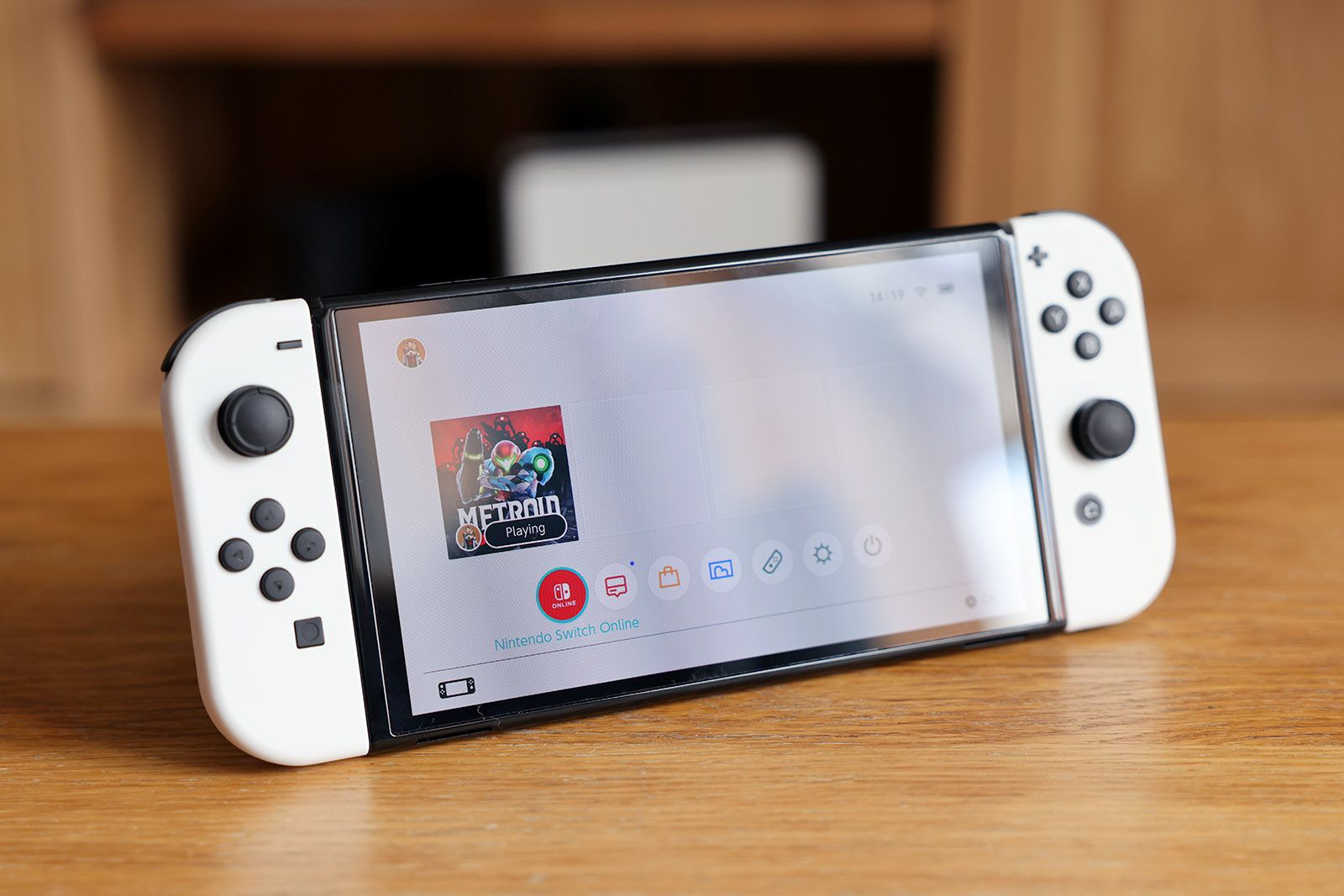 【保証書付】テレビゲームNintendo Switch OLED vs Nintendo Switch: What's different?