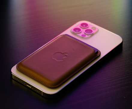 Caseology Magnetic Wallet review: Enjoyable but mediocre