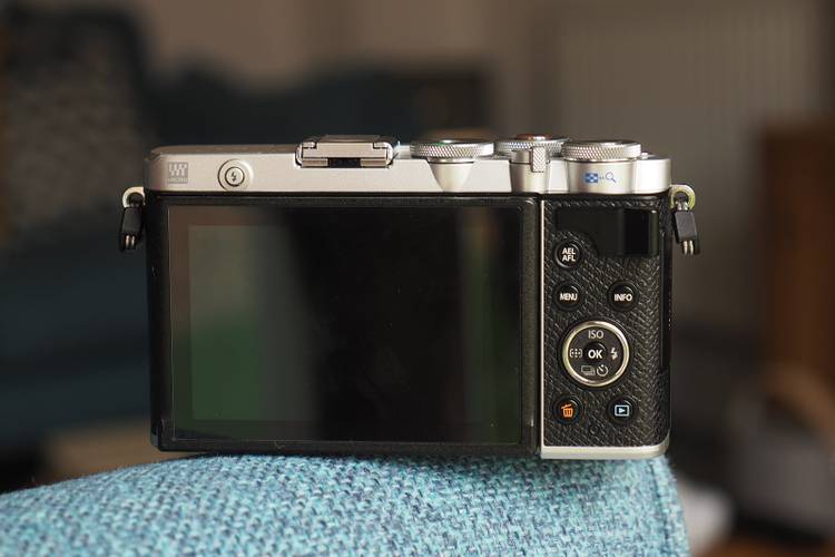 Olympus E-P7 review: All about that retro style