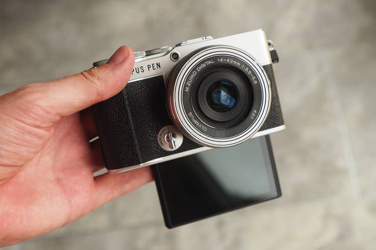 Olympus E-P7 review: All about that retro style
