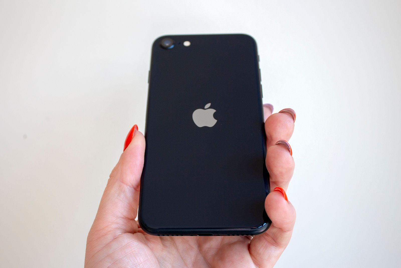 Apple iPhone SE (2022) review