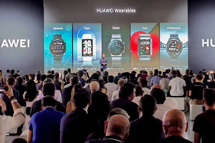 Huawei Introduction Huawei Launches Flagship products, offering enhanced features from HMS