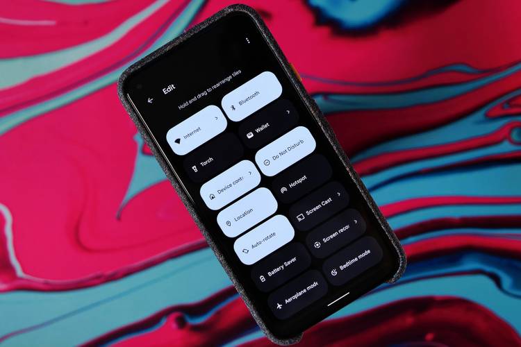 How to turn on your flashlight or torch on your Android phone