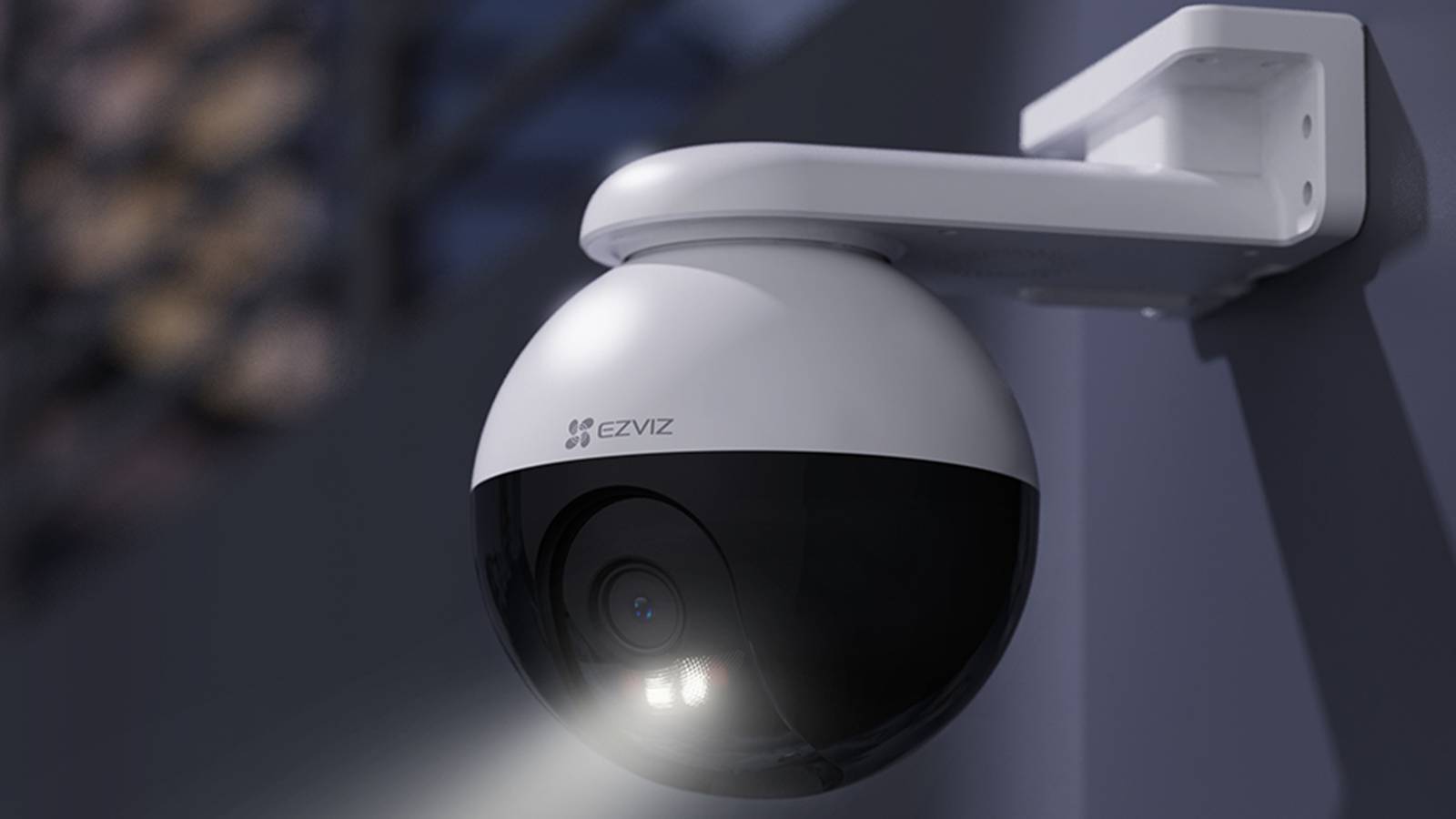 Eliminate all blind spots with the EZVIZ C8W Pro camera
