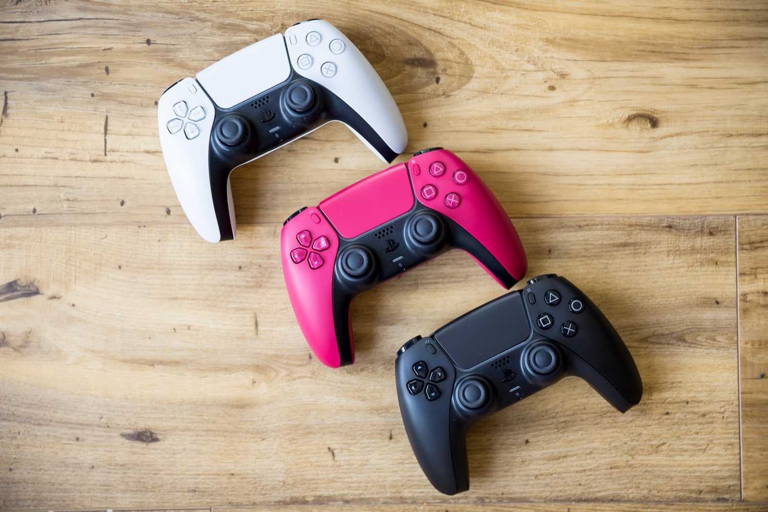 PS5 DualSense vs DualSense Edge: Key differences