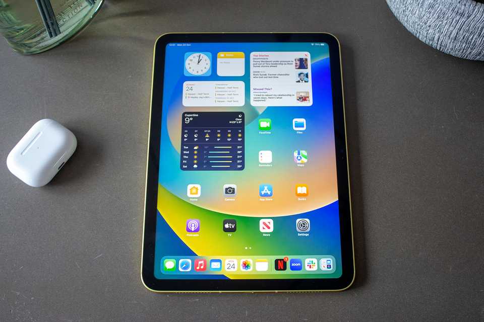 Apple iPad (10th-gen) vs iPad (9th-gen)