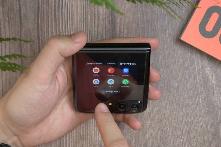 Moto Razr (2022) review: Flexible champ