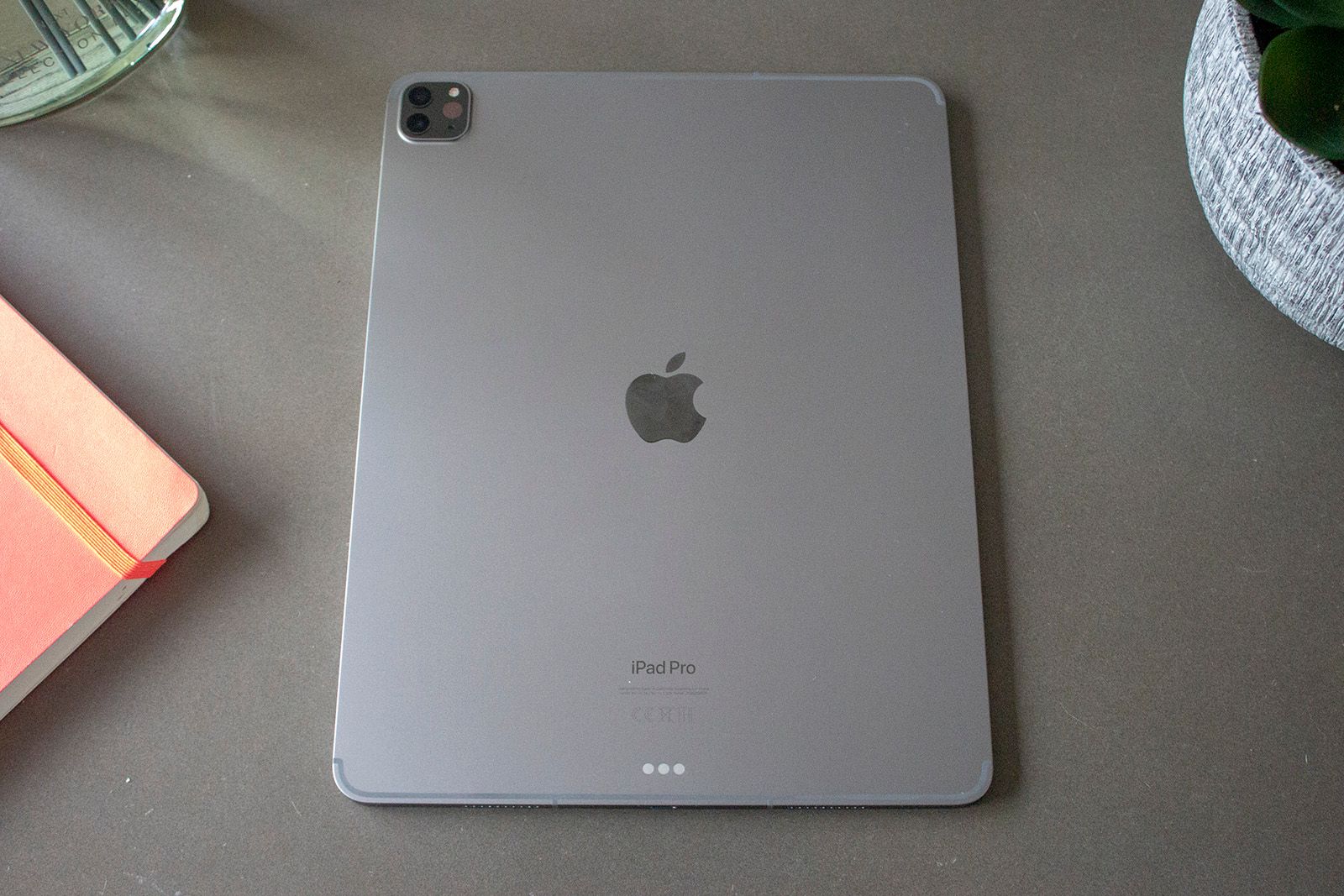 Apple iPad Pro 12.9-inch 1TB Wi-Fi + Cellular (Silver) [5th Gen] - JB Hi-Fi