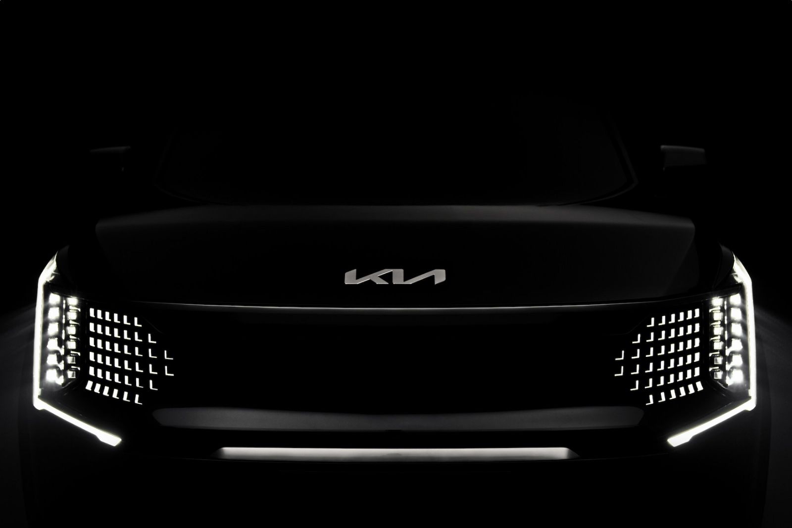Kia EV9 Front End with lights illuminated