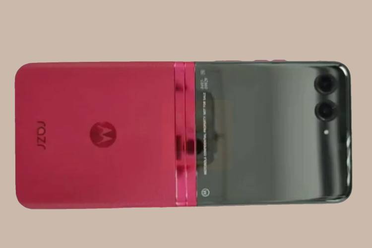 Leaked 2023 Motorola Razr live photo looks just as good as we'd hoped