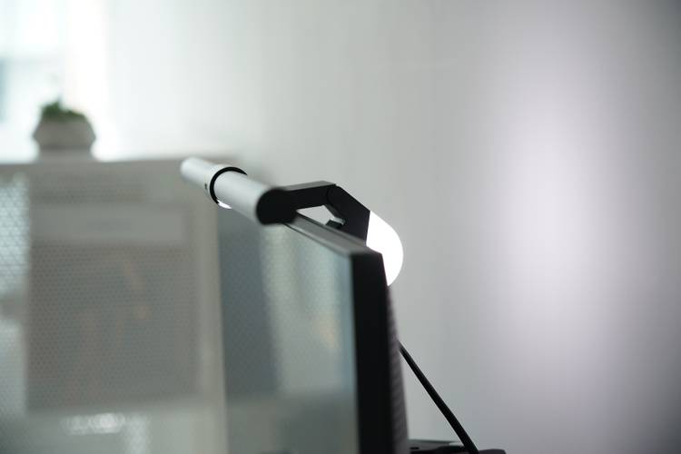 PC周辺機器 BenQ ScreenBar Monitor Light Amazon.co.jp: BenQ ScreenBar スクリーンバー モニター掛け式