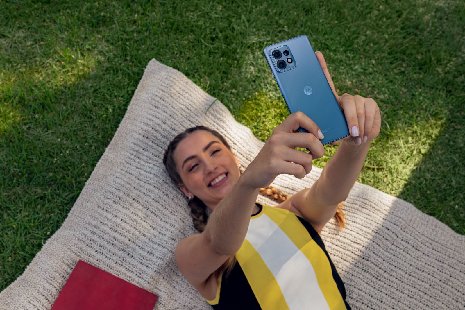 Motorola Edge 40 Pro wants to be a flagship phone to challenge the