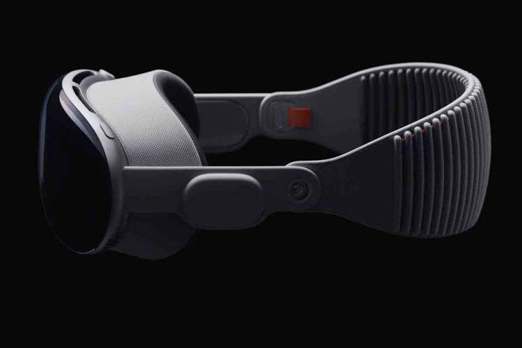 Apple announces Apple Vision Pro, its long-awaited VR headset