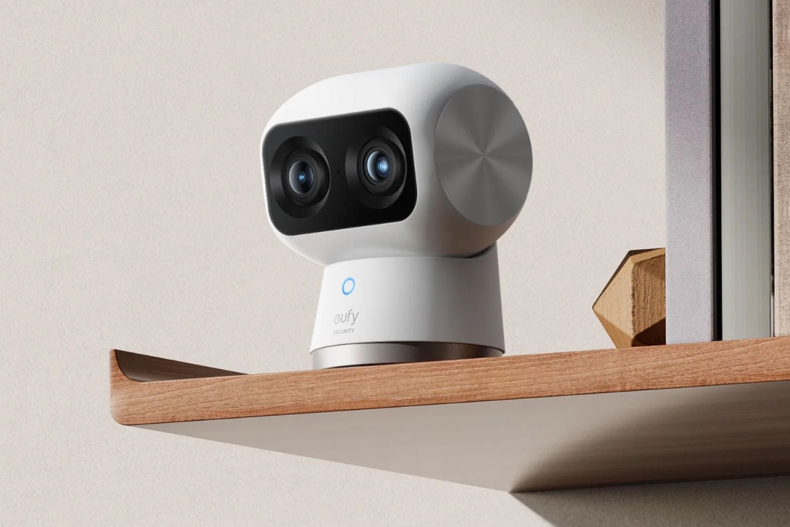 These Eufy security cams have two lenses and use AI to track