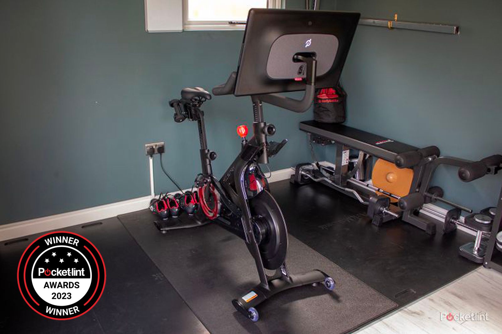健身房里的一辆 Peloton 自行车