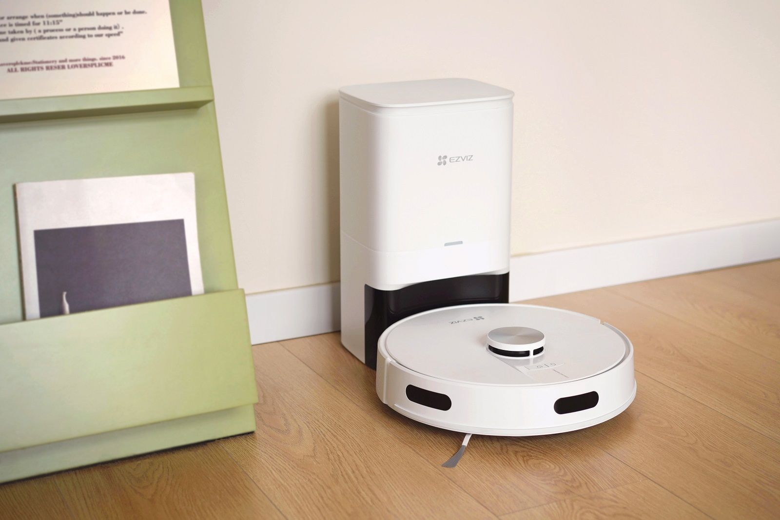RE4 Plus robot vacuum in docking station