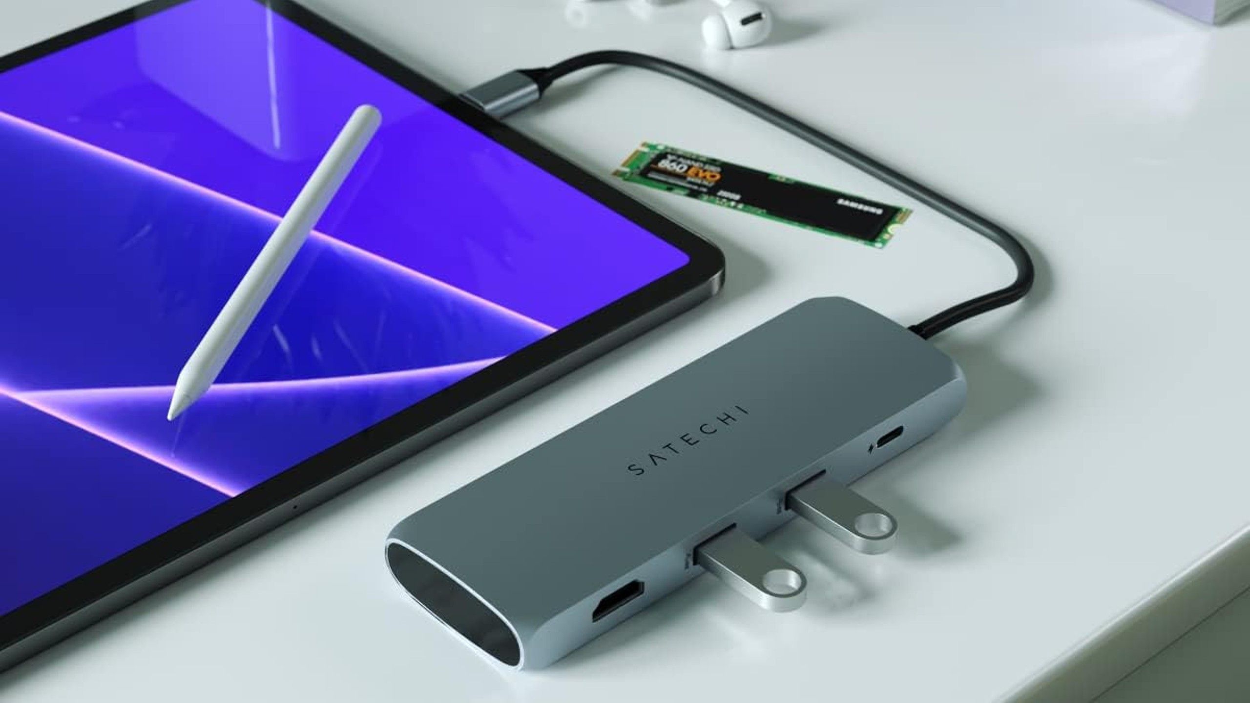 Satechi USB-C Hybrid Multiport Adapter Lifestyle