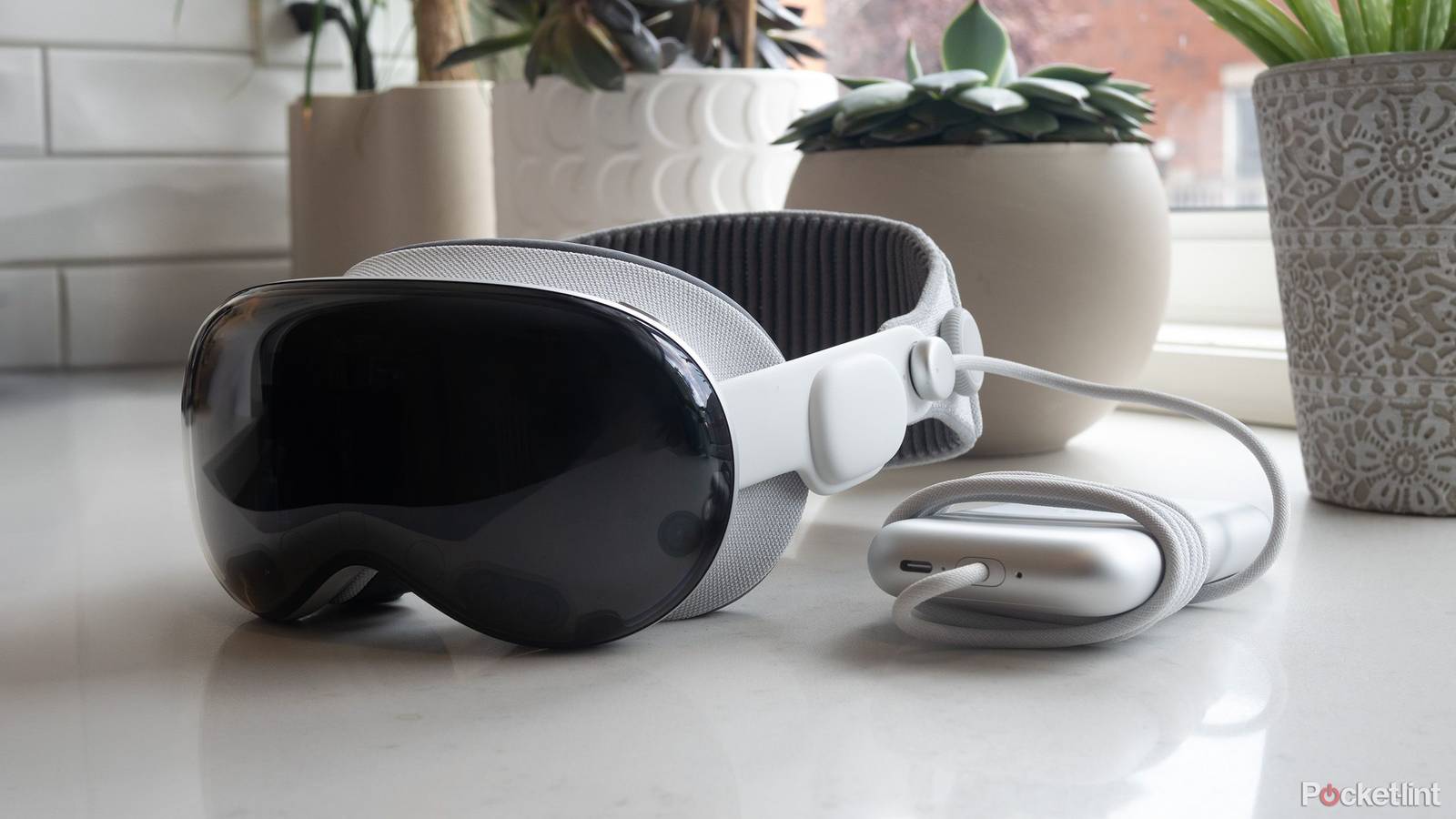 A cheaper Vision Pro isn’t coming anytime soon A cheaper Vision Pro isn’t coming anytime soon