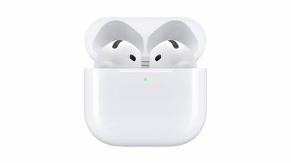 충전 케이스에 담긴 흰색 AirPods 4 쌍.