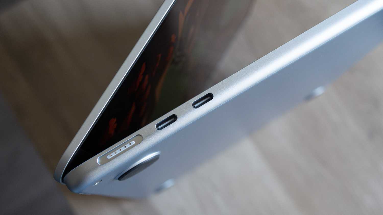 M4 MacBook Air USB-C ports