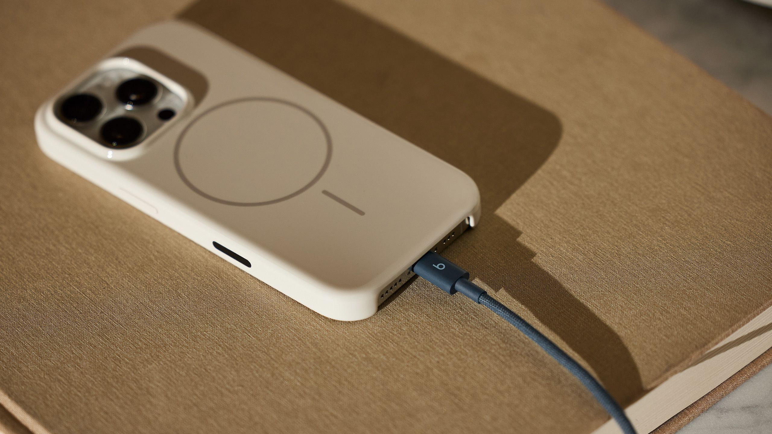 beats-usb-c-cable-blue