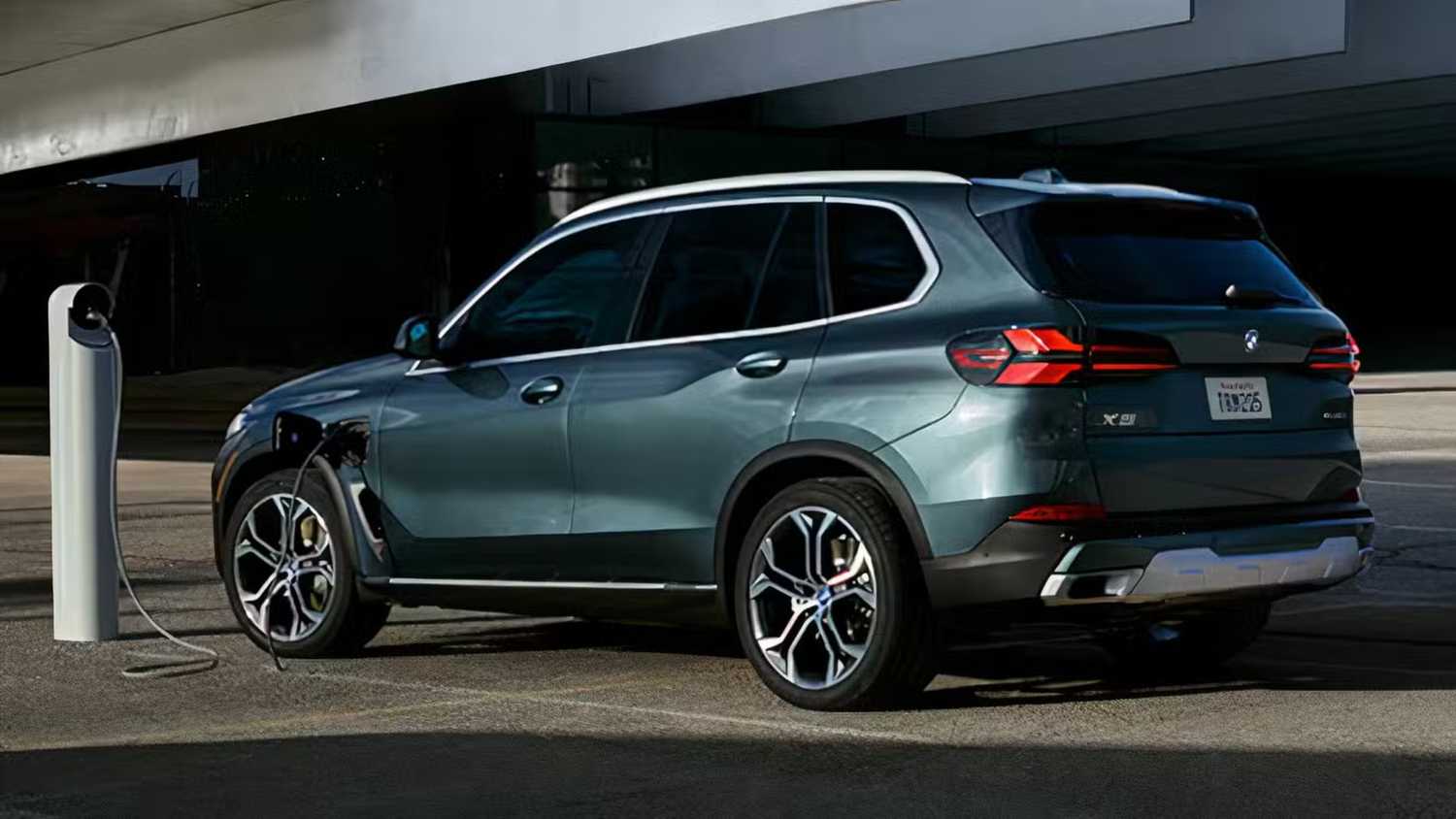 10 plug-in hybrid SUVs with the longest electric range in 2025