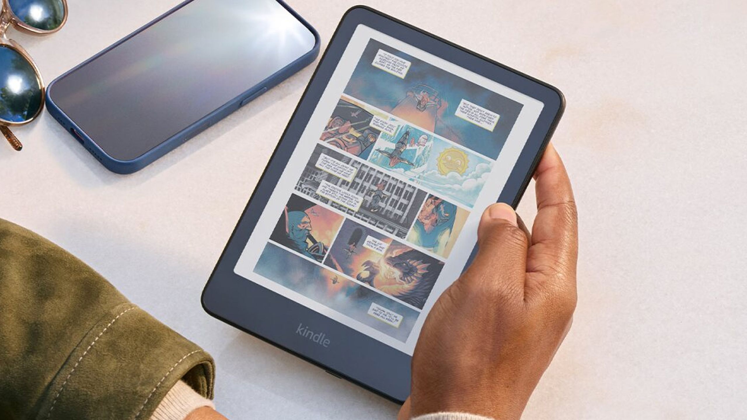 Kindle Colorsoft in hand.