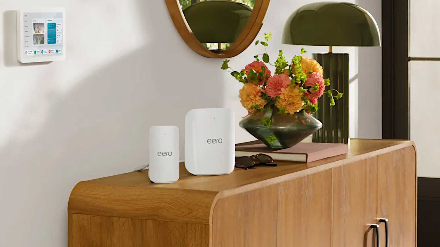 An eero Signal connected to an eero Max 7 Wi-Fi router